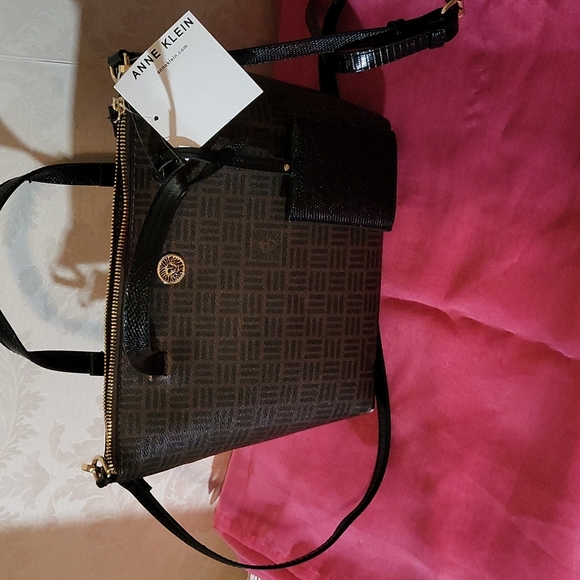 Handbag - Picture 2 of 3